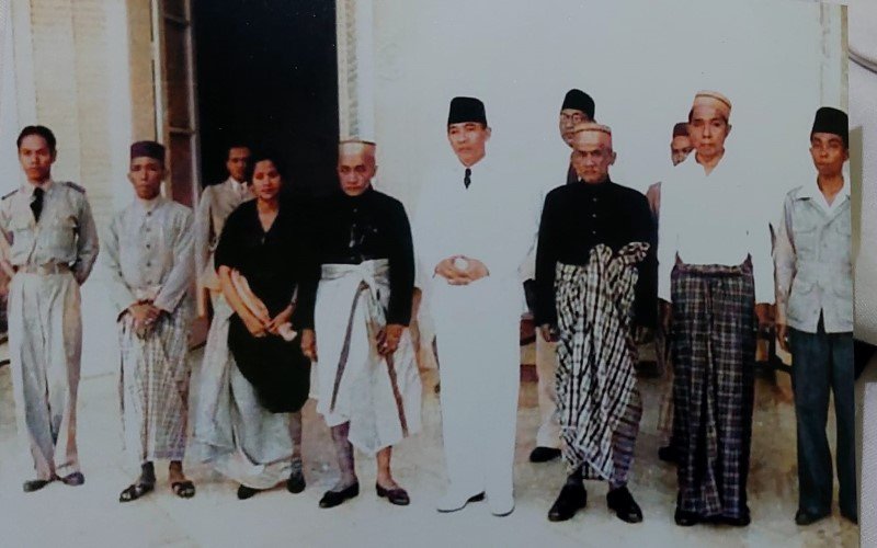 Andi Pangerang. Andi Soji Datu Kanjene. Andi Mappanyukki, Prediden Soekarno, Andi Djemma, Karaeng Jarung, Pajonga Krg Polong Bangkeng