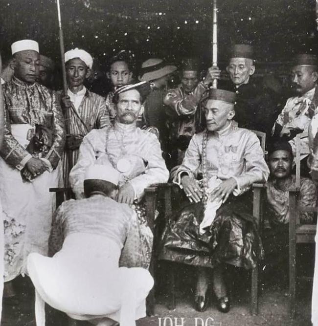 I Mangimangi Dg Matutu Krg  Bontonompo Raja Gowa 35 bersama I Mappayukki Datu Suppa Raja Bone 32