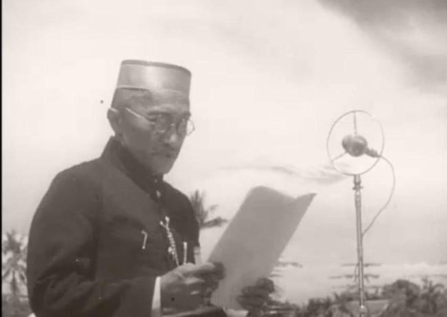 Raja Bone ke 32 memberi sambutan salah satu acara di Watampone